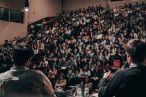 Marketing Político e Marketing Eleitoral eficientes não são aqueles que se comunicam com todos e sim, dialogam bem com o público, o nicho do candidato ou político com mandato