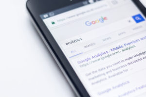 Google oferece possibilidades de mensuração de resultados para fazer marketing político e ajuda em como ganhar uma eleição com pouco dinheiro