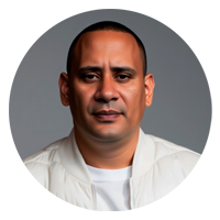 Lucas Pimenta é jornalista, consultor de marketing político e eleitoral, estrategista digital, fundador da Escola dos Políticos e palestrante em todo o Brasil.